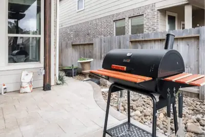 Image de Large house with Pool and Pool Table, Bbq