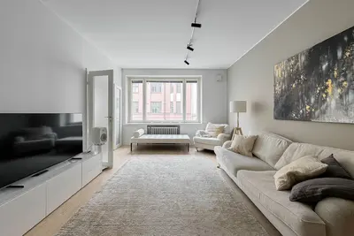 Image de Stylish Downtown 2br Flat with Sauna and Work Area