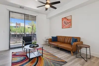 Image de CozySuites Glendale  - Westgate w pool! 15