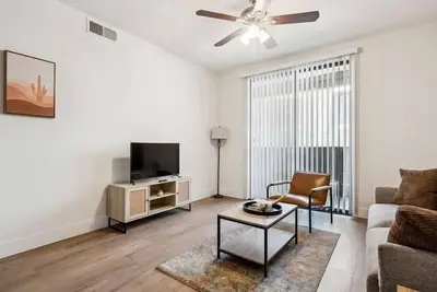 Image de CozySuites Glendale  - Westgate w pool! 17