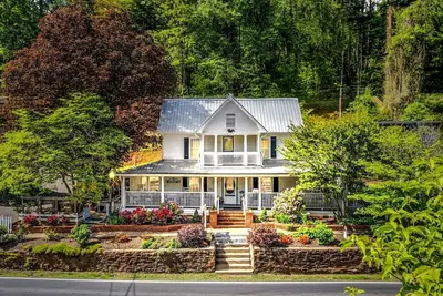 Image de The Whistle Stop – A Timeless Charm / Nostalgic