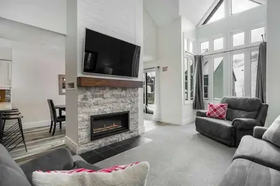 Image de Winter Cozy At Slopeside Haven | Ski-In Ski-Out