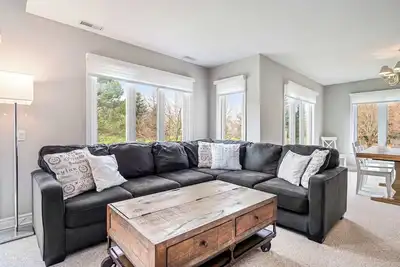 Image de Sierra Pines -  Steps to Blue Mountain Village!