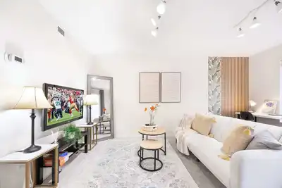 Image de 4b2. 5b Th in Kirkland/Woodinville. Prime Location