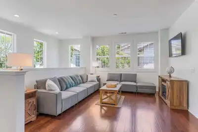 Modern Coastal Escape in Riverpark (30+ Day Stays)