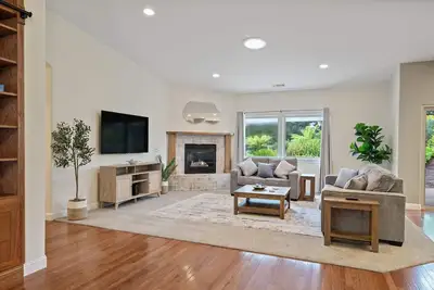 Image de Pet-Friendly Golf Course Retreat & Backyard Oasis