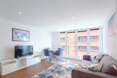 Deluxe One Bed Apartment by ExCeL & O2