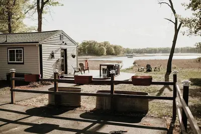 Image de New! \"Perch lake bungalow\" lakefront w/ hottub!