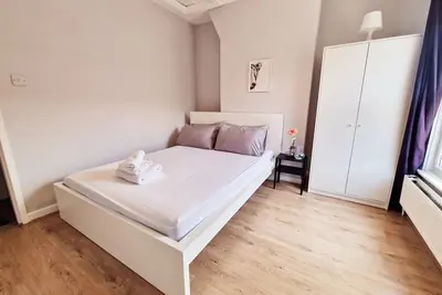 Image de Modern freshly rennovated home near city centre