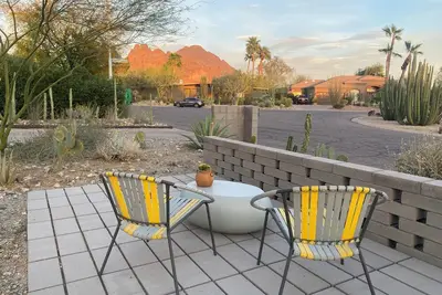 Image de Phoenix Desert Modern Retreat Near Camelback Mountain