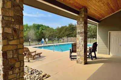 Image de Someday Cottage, Luxury Lakefront Views for 6 withPool & Billiards!