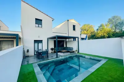 Image de Maison cosy avec piscine privée à proximité des plages.
