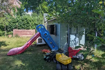 Image de Beautiful old apartment in the villa district with garden