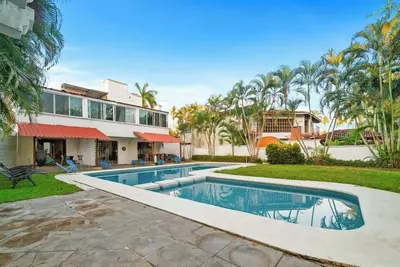 Image de Tranquilo - Private Pool, Near Beach, Sleeps 16!