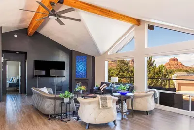 Image de Myrinn–Ultimate Escape | Panoramic Views, Hot Tub