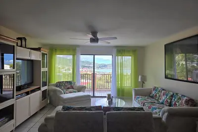 Image de Bright & Breezy 2-Bedroom Condo with King Suite, Wifi, Patio in Charlotte Amalie