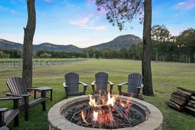 Image de Brokenback Vineyard Cottage