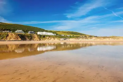 Image de Cosy North Devon thatched cottage, set near beautiful beaches and countryside❤️