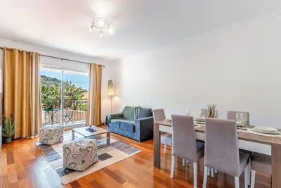 Image de Garajau Escape | Modern T2 w/ Balcony & Parking