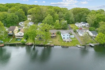 Image de New! Peaceful lakefront Getaway house