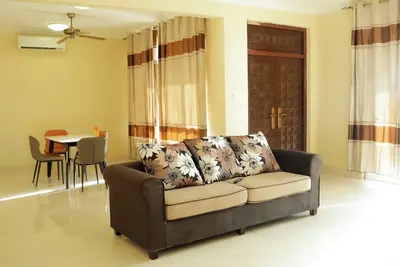 Image de 3-bedroom apartment in welcoming Tema with Ac, WiFi. Enjoy your stay