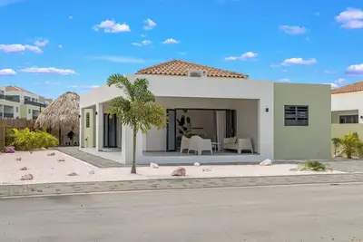 Image de Elisabeth Resort Villa 37 with Private Pool at Mambo Beach Boulevard