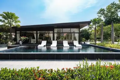 Image de Huge Pool Villa with Private Lake 4br/10 Persons