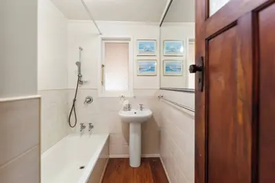 Image de Graceful Character Cottage In The Leafy Avenues, Grace Rd