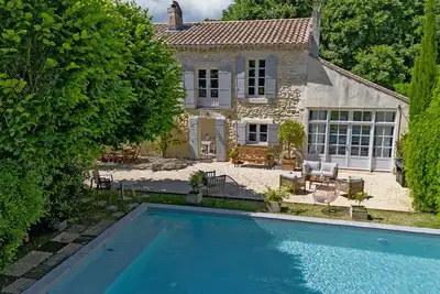 Image de Mas La Thèbaïde - piscine - jardin