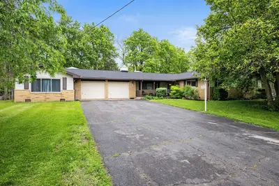 Image de Side A • Riverfront • Hot Tub • Game Room • Grill • Sleeps 12