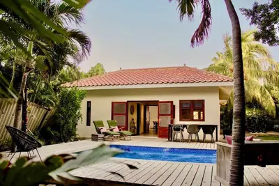 Image de Tropical family villa with private pool. Centrally located 7 min from the beach