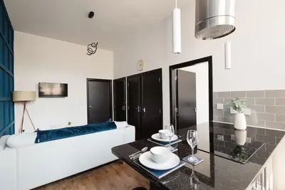 Image de Stylish Town Centre Suite by Traboule Properties