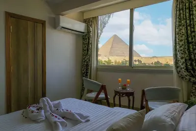 Image de 3br Luxury Golf View Apt – Steps from the Pyramids