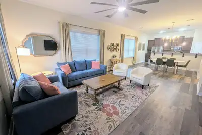 Image de Walkable 3-bedroom house in Starland District with Off-Street Parking. Book now