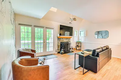 Image de 1 Mi to Mohegan Sun: Studio w/ Pool Access