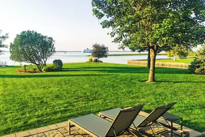 Image de Private Luxury Lakefront Paradise – Big Garden, Dream Views, Perfect Setting