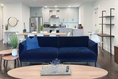 Image de Spacious 6 bed, Close to City, Roof deck!