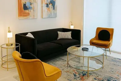 Image de Elegant 2br Apartment w/ In-Unit Laundry