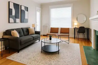 Image de Boystown Chic 2br Escape
