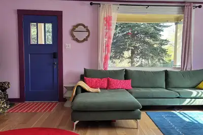 Image de Little Oasis in Center of Missoula--Sustainable Arty 1930s House
