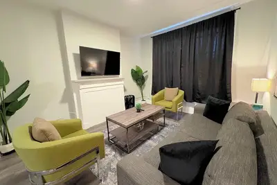 Image de Comfortably Appointed & Spacious 3br Apartment