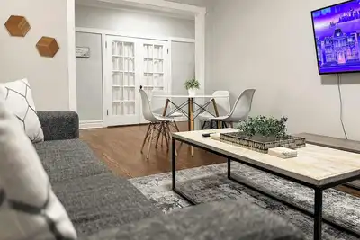 Image de Roscoe Retreat · Cozy 2br in Chicago