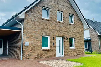 Image de Kurblume - stylish ground floor apartment with idyllic garden in Bad Zwischenahn