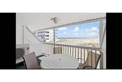 Image de On the Beach-Dog Friendly 2br Condo walk to the waves.