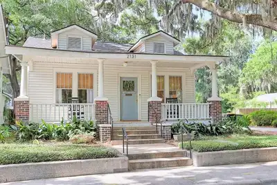 Image de 2bd/1ba Craftsman Home * Renovated * 30 days +