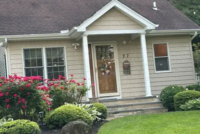 Image de Walk to beach in this charming home with ac and wifi
