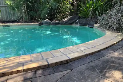 Image de Centrally located, pet friendly with a pool.