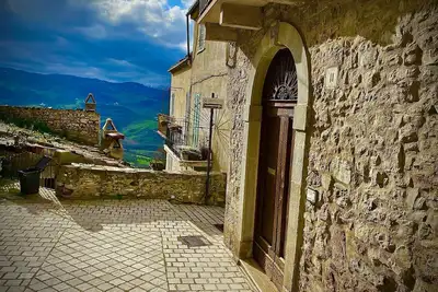Image de 500 year old Italian home located in the heart of historic Bomba