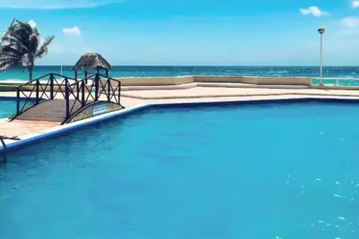 Oceanfront : Private Terrace + Swimming Pool