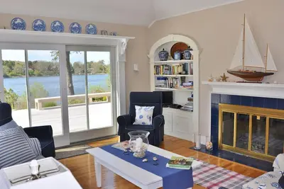 Image de Charming 4-bedroom house with fresh water dock & shark-free swimming!